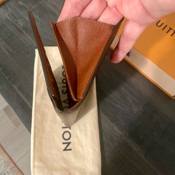 Louis Vuitton International Wallet - Picture 10 of 15